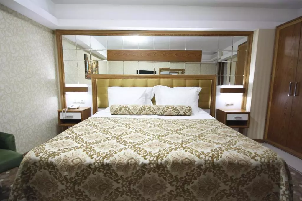 گرند کرنر بوتیک